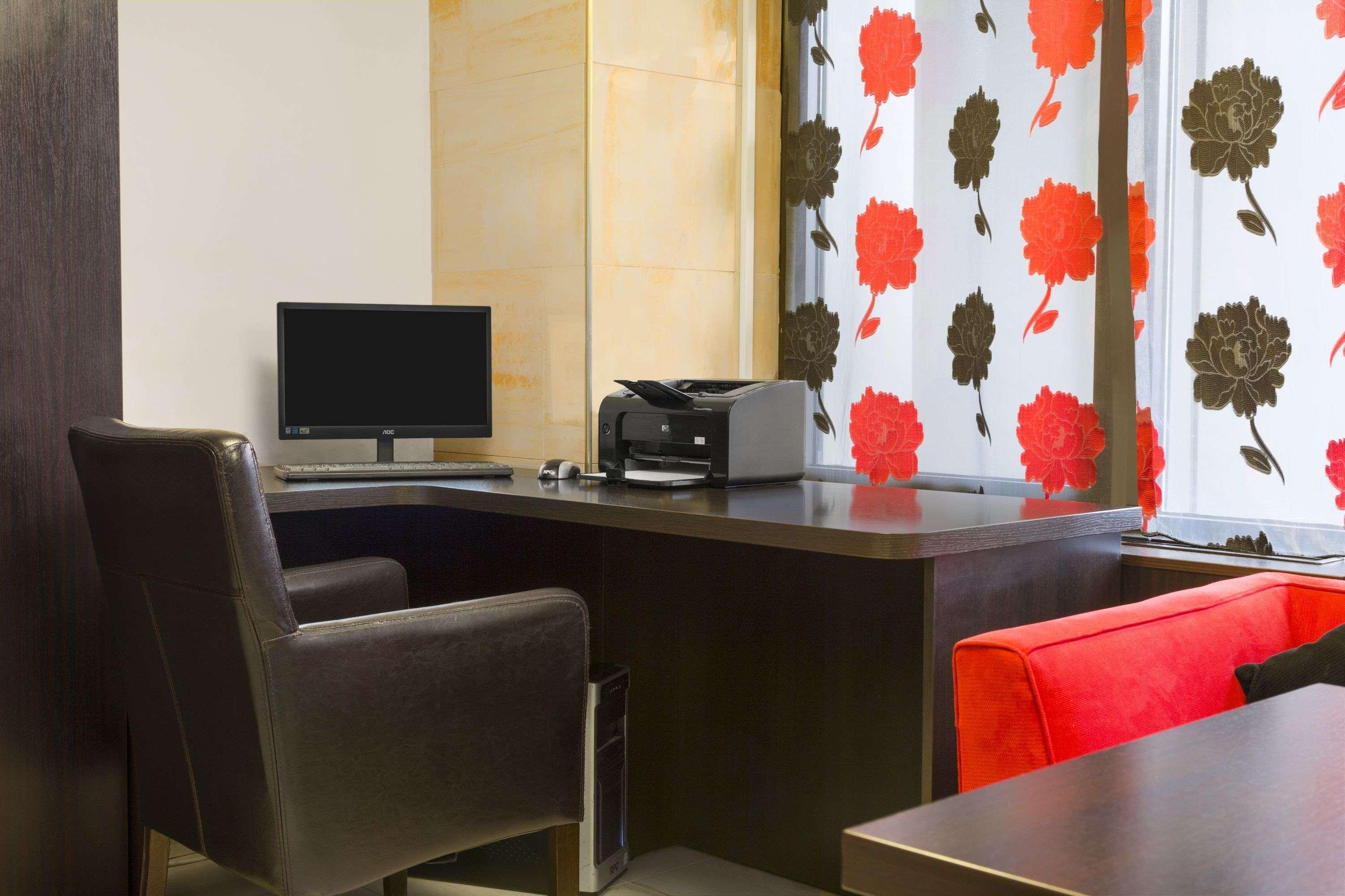 Ramada Iasi City Center Luaran gambar