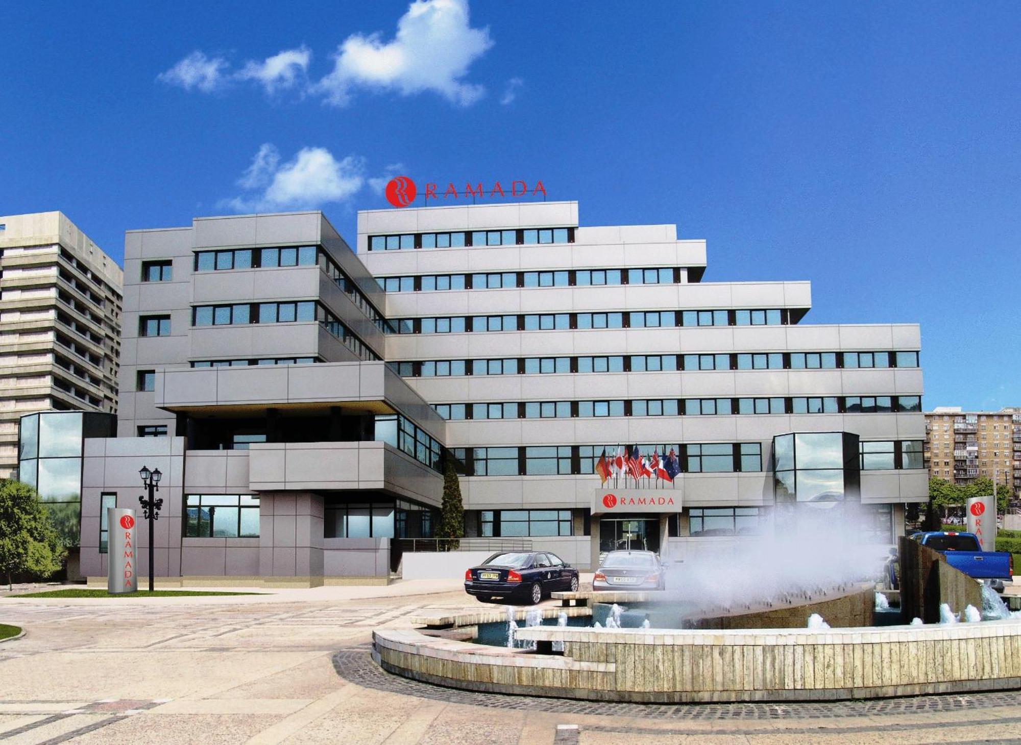 Ramada Iasi City Center Luaran gambar