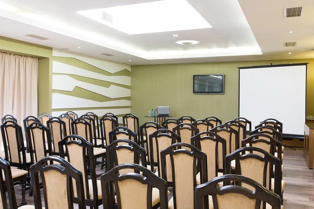Ramada Iasi City Center Luaran gambar
